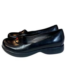 Dansko Desiree Black Leather Slip-On Loafers w Red Button Detail Casual Shoes 38